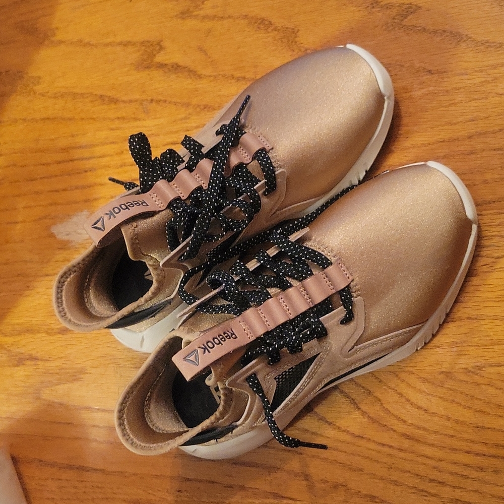 NWOB Reebok sneakers women's size 5